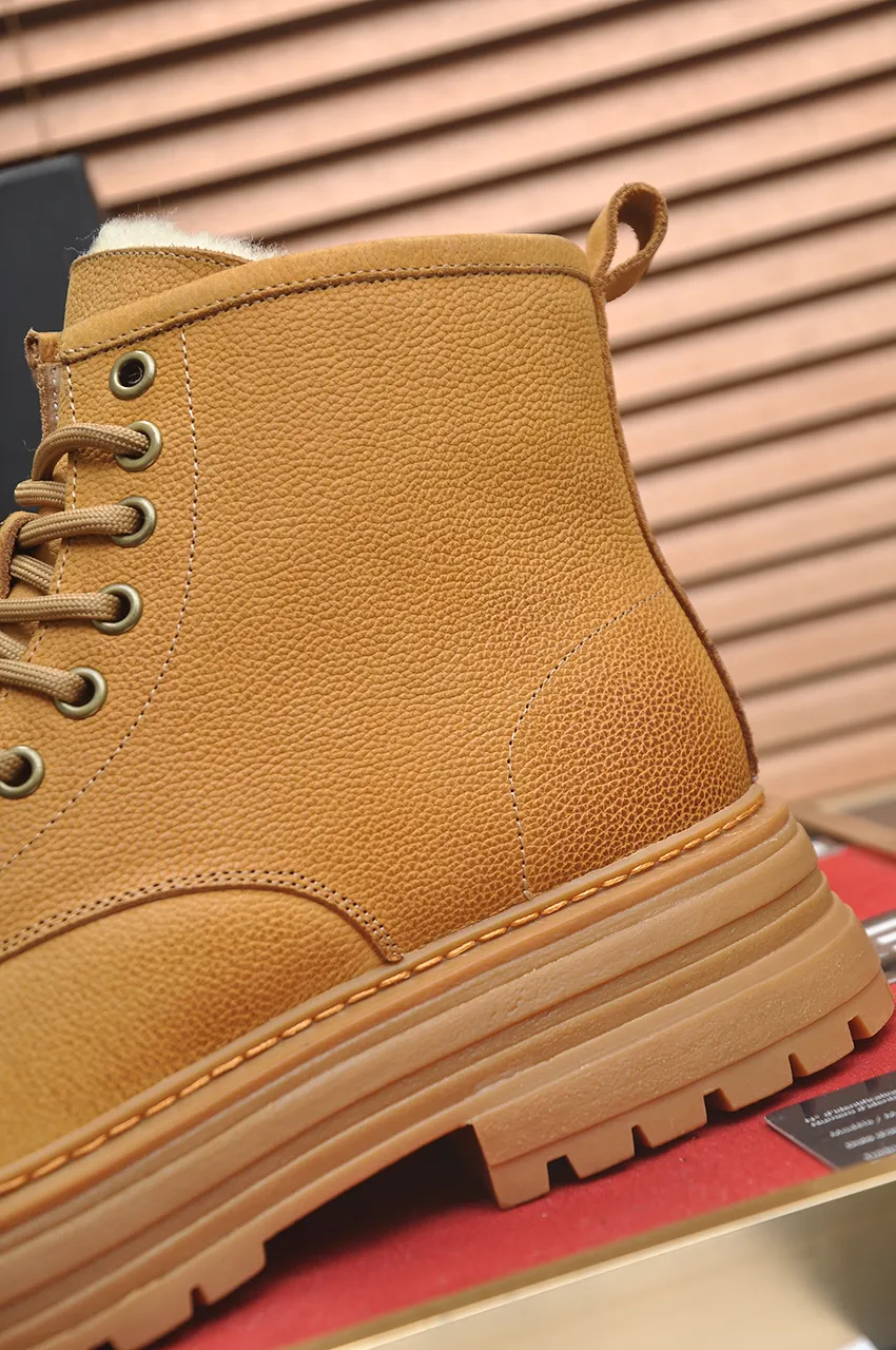 Men's shoes 💰680💶【UGG】(full genuine wool lining) Please pay attention to the quality of the original order and compare the thickness of the wool 🏮🏮Hot style Martin boots from Australia's warm luxury brand men's shoes, official website synchronization, Beckham men's style..., made of imported top-layer waxed cowhide, waxed toe box, Australian real wool velvet lining Carefully sewn...Imported rubber Martin boots outsole (comfortable, soft and wear-resistant). I really like the quality...Exquisite workmanship, you can't put it down once you see it. Code number 39-44